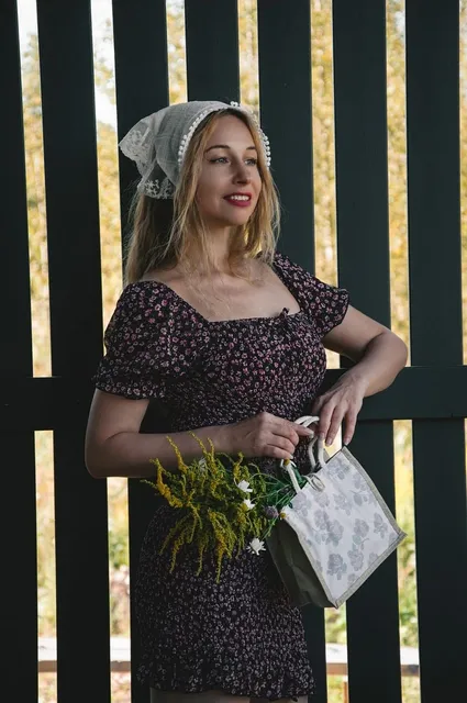 Corlidea Robe d'été pour femme sans manches - Col en V - Robe courte - Robe florale - Robe de cocktail - Longueur genoux Vêtements et accessoires